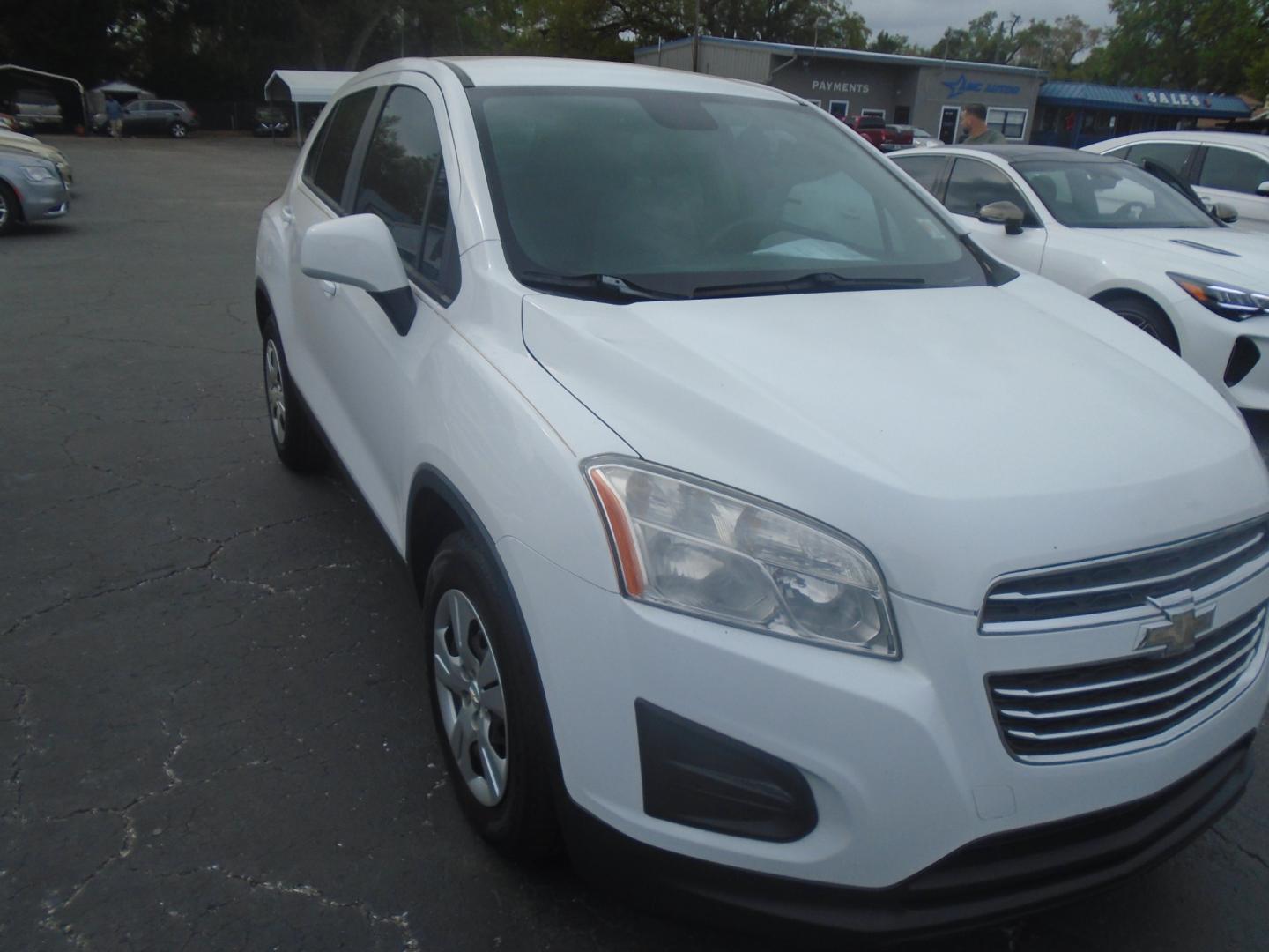 2015 White Chevrolet Trax LS FWD (KL7CJKSB7FB) with an 4-Cyl, Turbo, 1.4 Liter engine, Automatic, 6-Spd transmission, located at 6112 N Florida Avenue, Tampa, FL, 33604, (888) 521-5131, 27.954929, -82.459534 - Photo#2